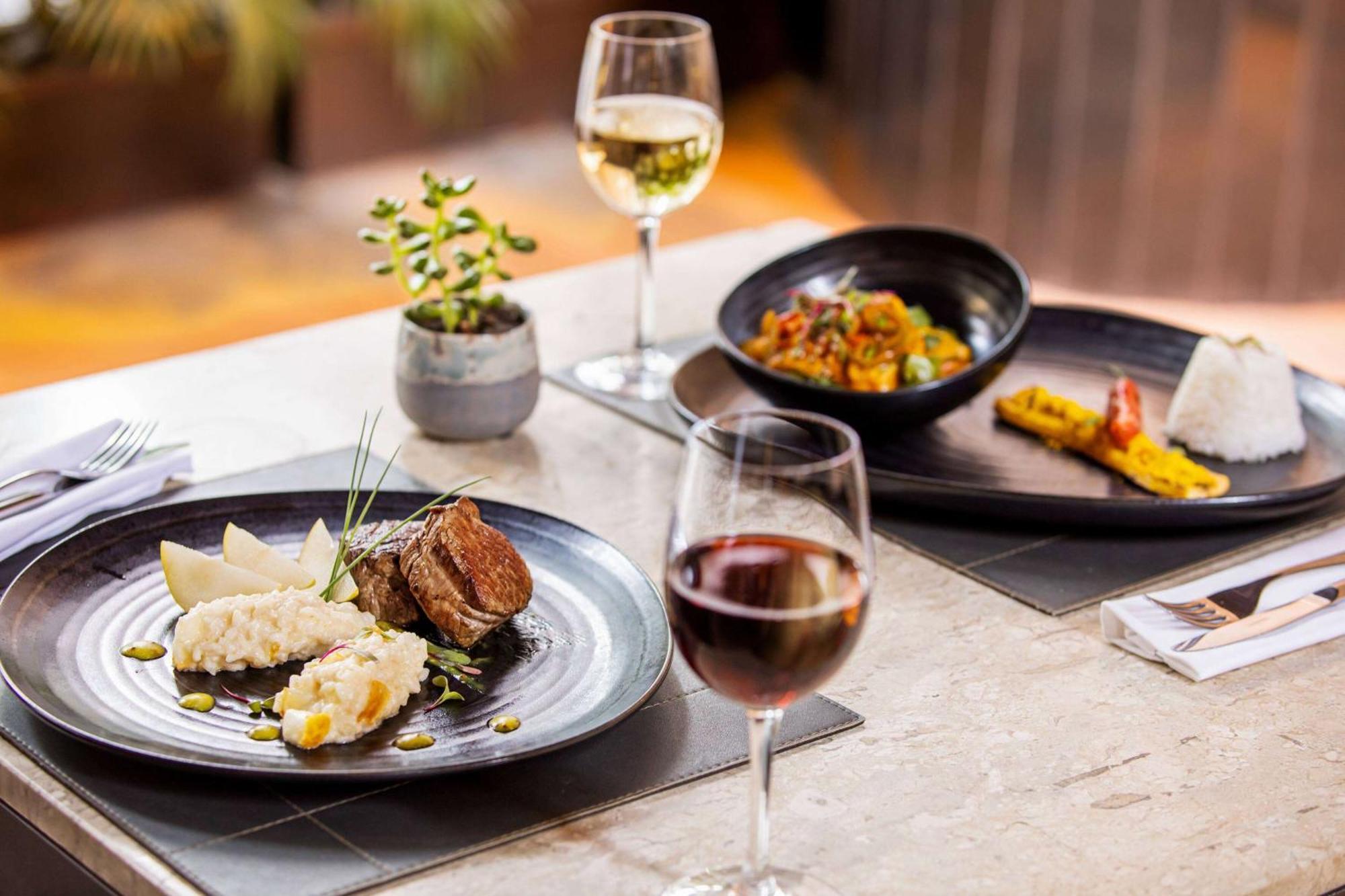 เมเลีย เปาลิสตา Hotel เซาเปาโล ภายนอก รูปภาพ A wine and food pairing