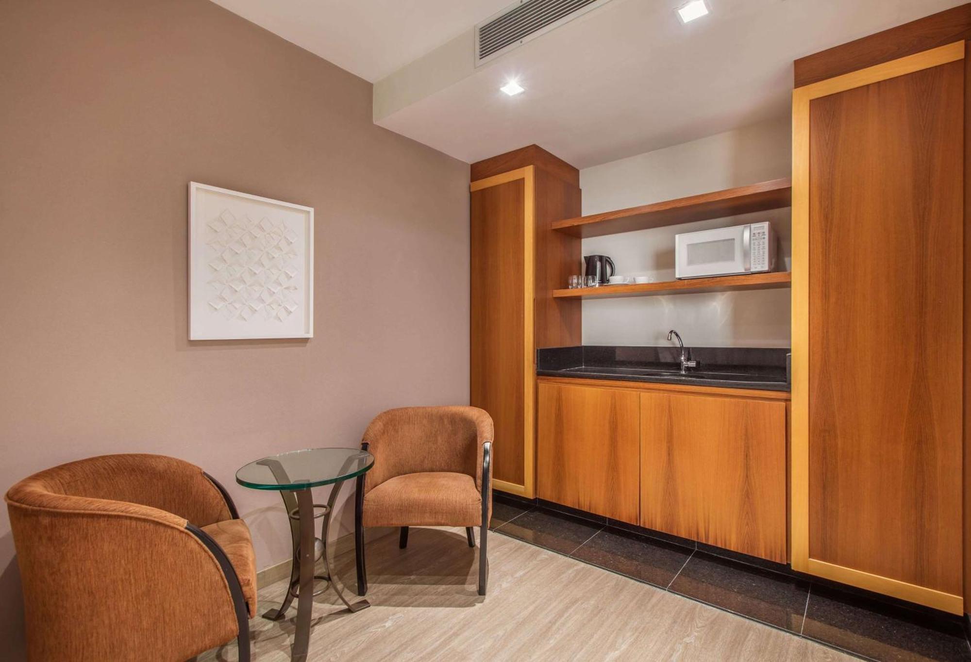 เมเลีย เปาลิสตา Hotel เซาเปาโล ภายนอก รูปภาพ A kitchenette in a hotel room